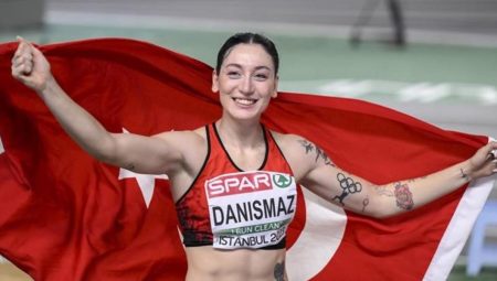 Avrupa Şampiyonu Tuğba Danışmaz’ın fotoğrafını blurlayarak paylaşan isme reaksiyon yağıyor!